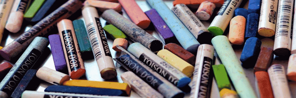 crayons gras en ateliers art-thérapie/art’uition par Sylviane Bauer-Motti sur Paris